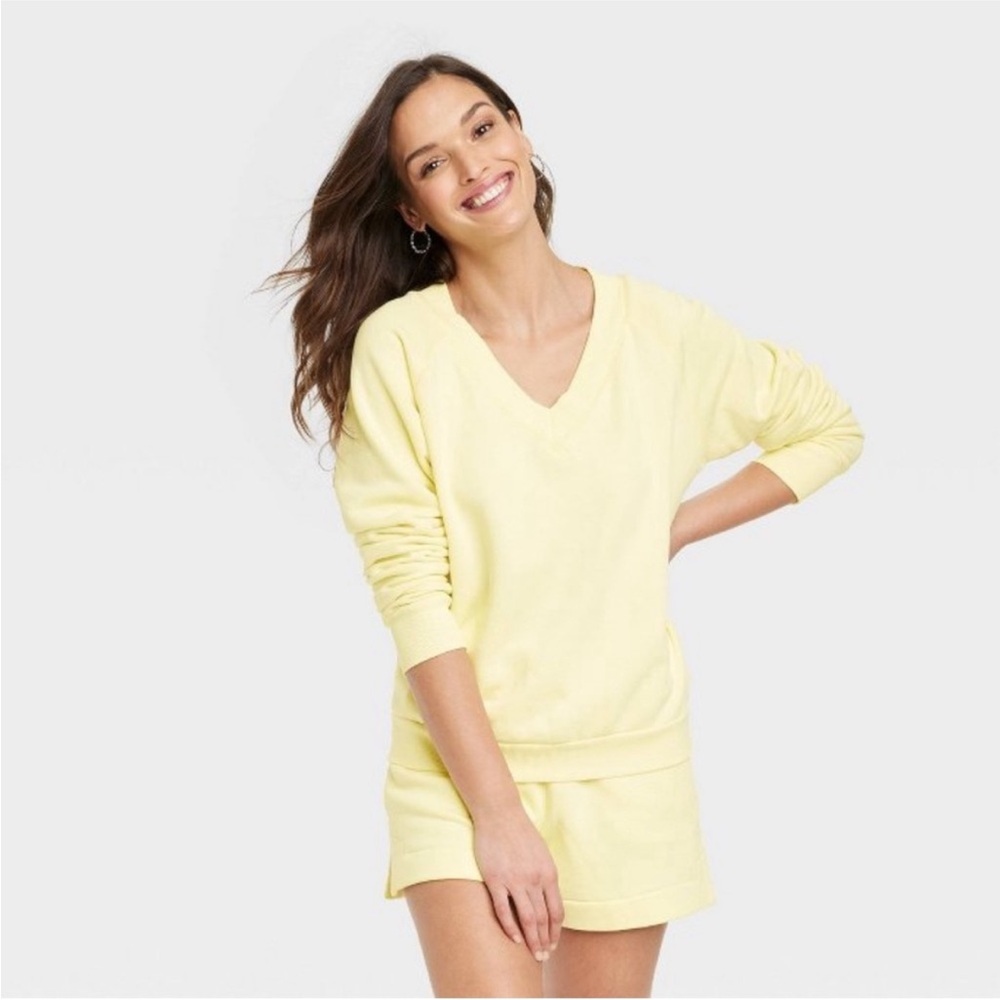 Universal Thread Women's Relaxed Yellow Pullover Sweatshirt Large NWT!